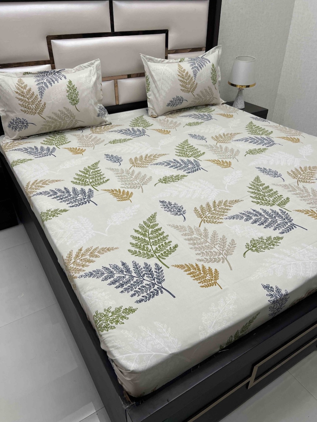 

Pure Decor Amulya Green Floral Printed Microfiber 300 TC Queen Bedsheet & 2 Pillow Covers