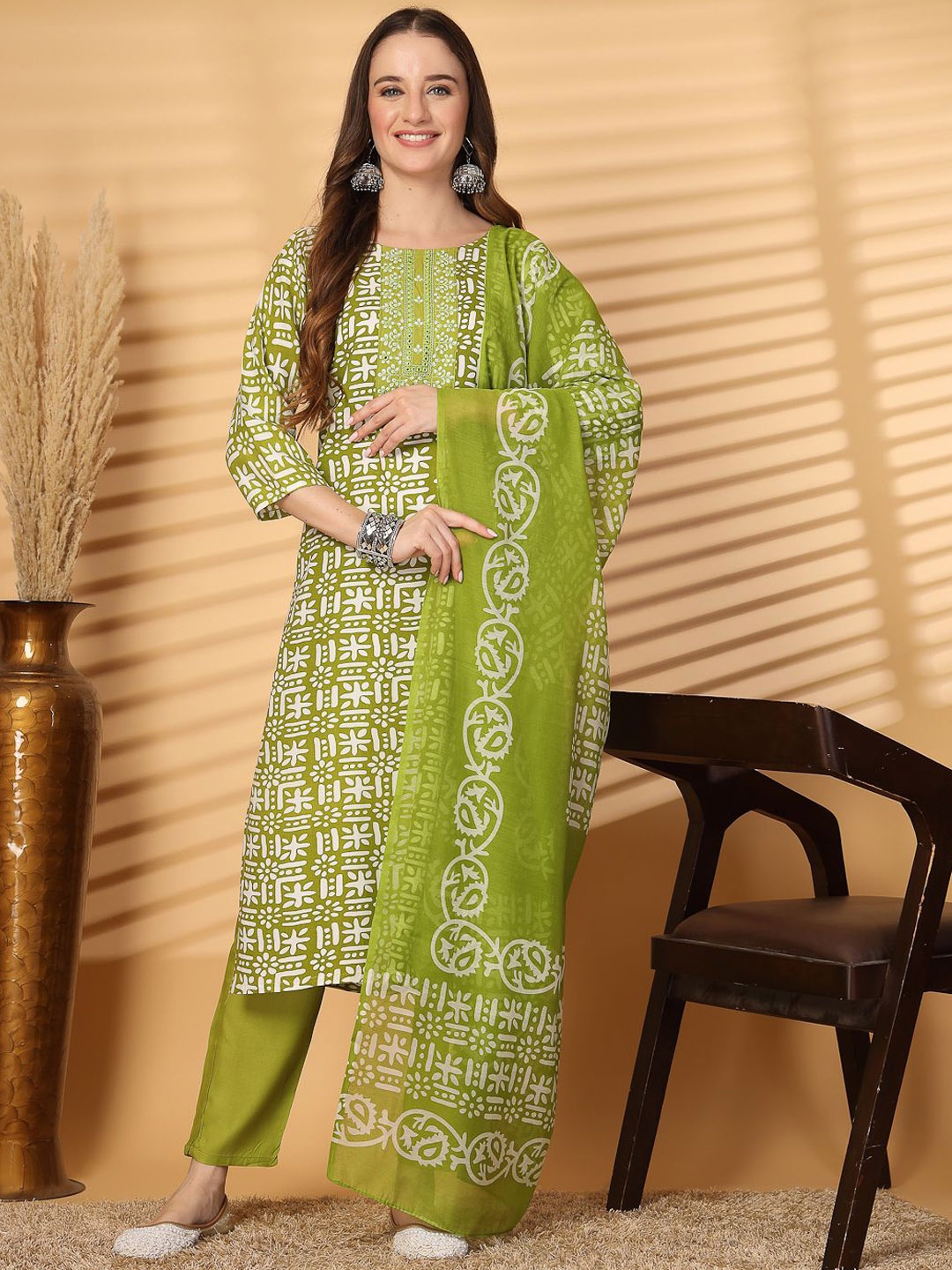

Piludi Ethnic Motifs Printed Straight Kurta with Trousers & Dupatta, Lime green