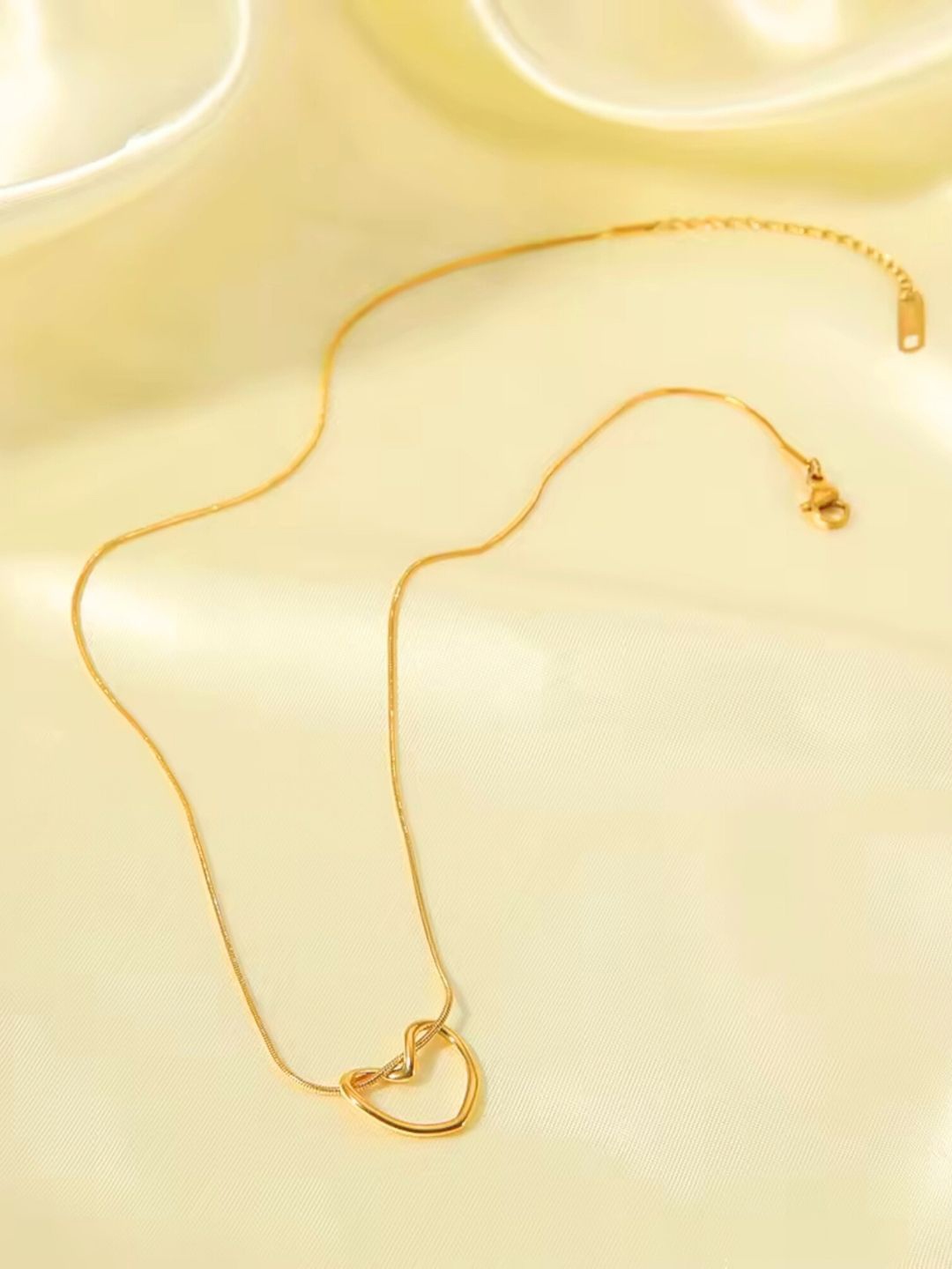 

SALVE Gold-Plated Heart Shaped Pendants with Chains