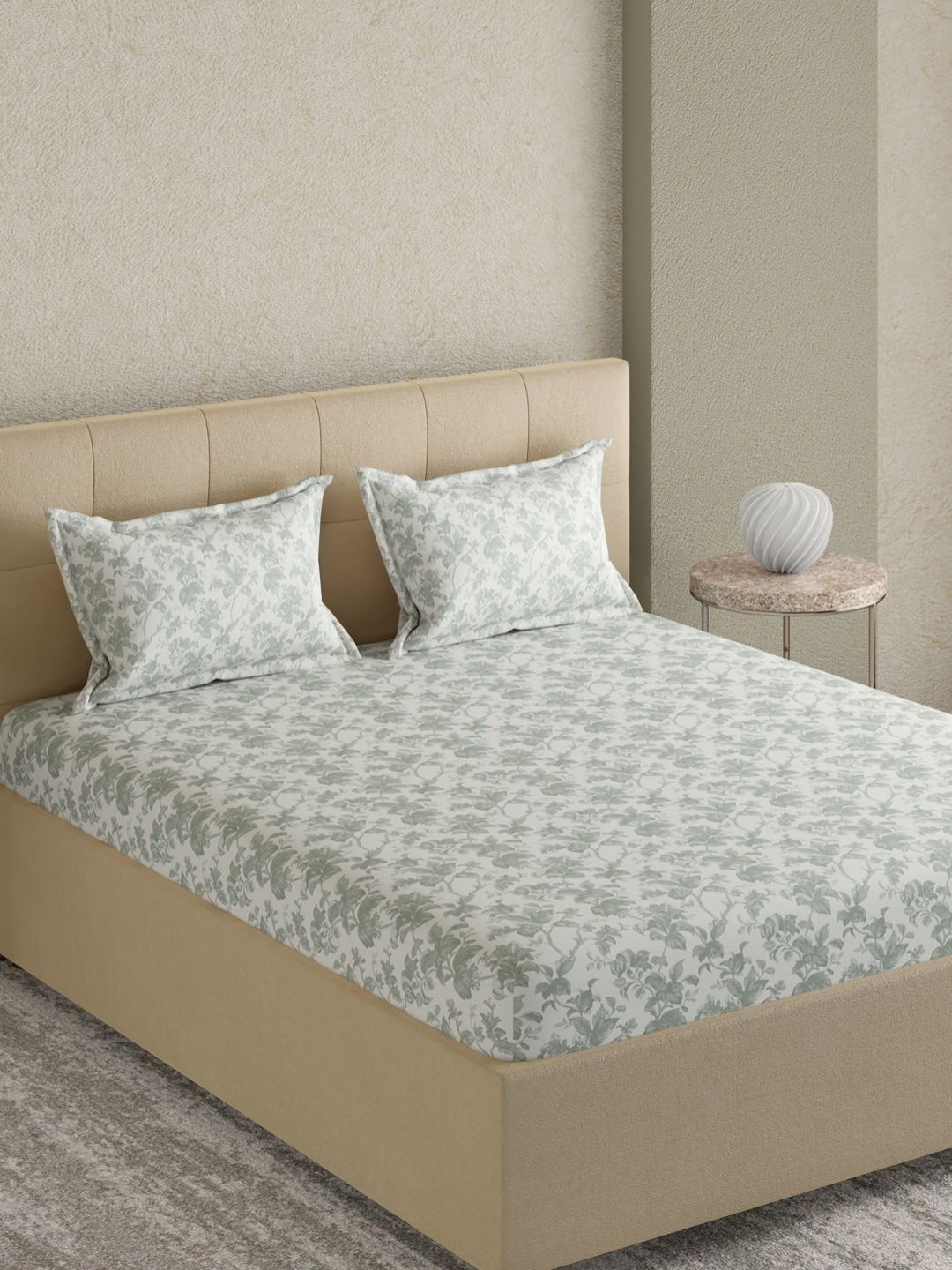 

GM Taupe & White Floral Jacquard Cotton 300 TC King Bedsheet with 2 Pillow Covers