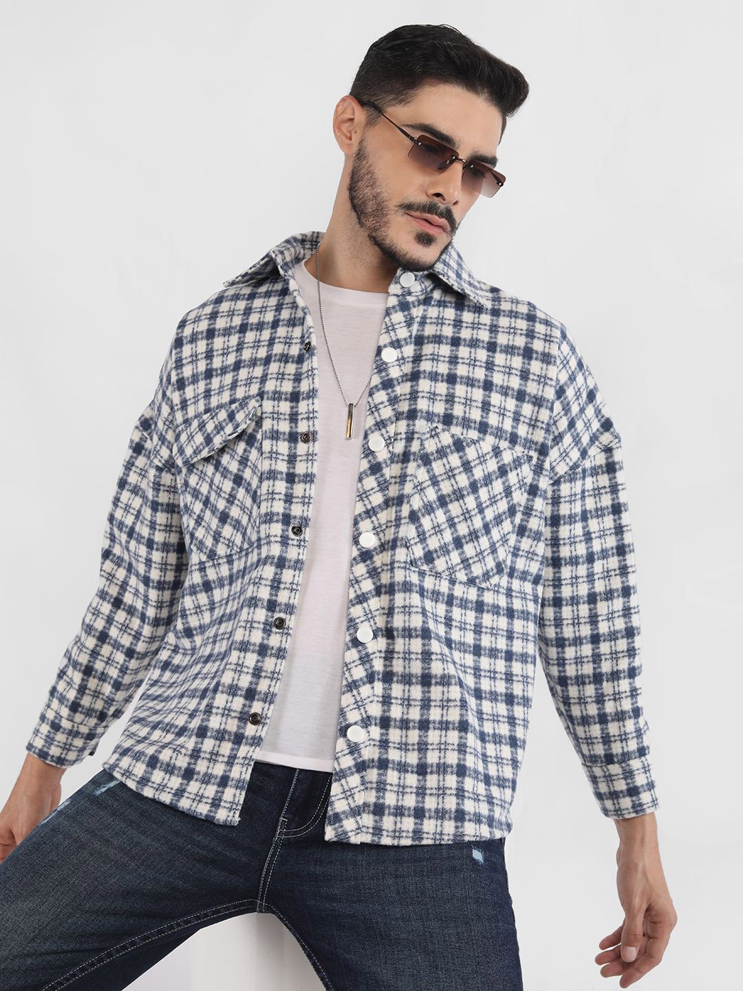 

CHKOKKO Men Checked Single-Breasted Long Sleeves Shacket, White