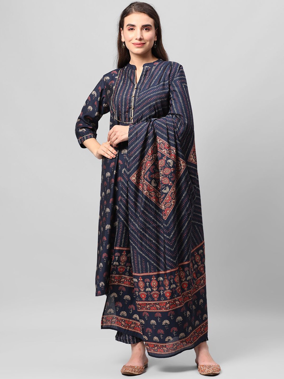 

Shree Floral Printed Regular Gotta Patti Chanderi Silk Kurta With Trousers & Dupatta, Navy blue