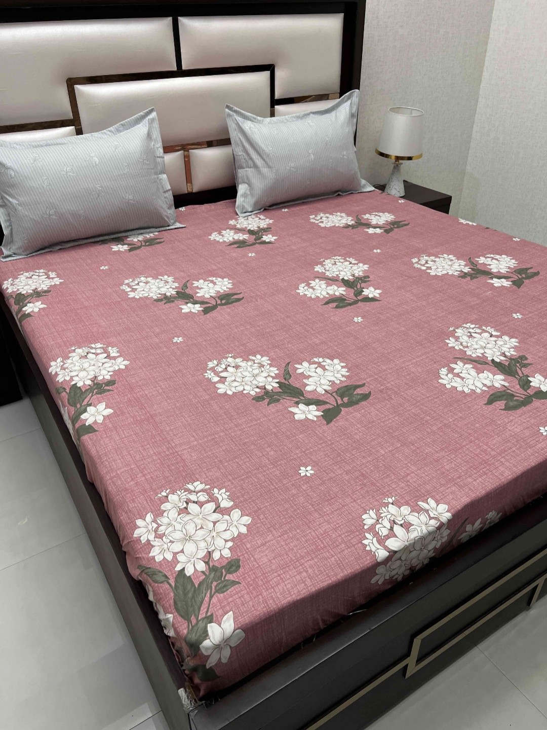 

Pure Decor Leisure Fur Pink & White Floral Printed 300 TC King Bedsheet & 2 Pillow Covers