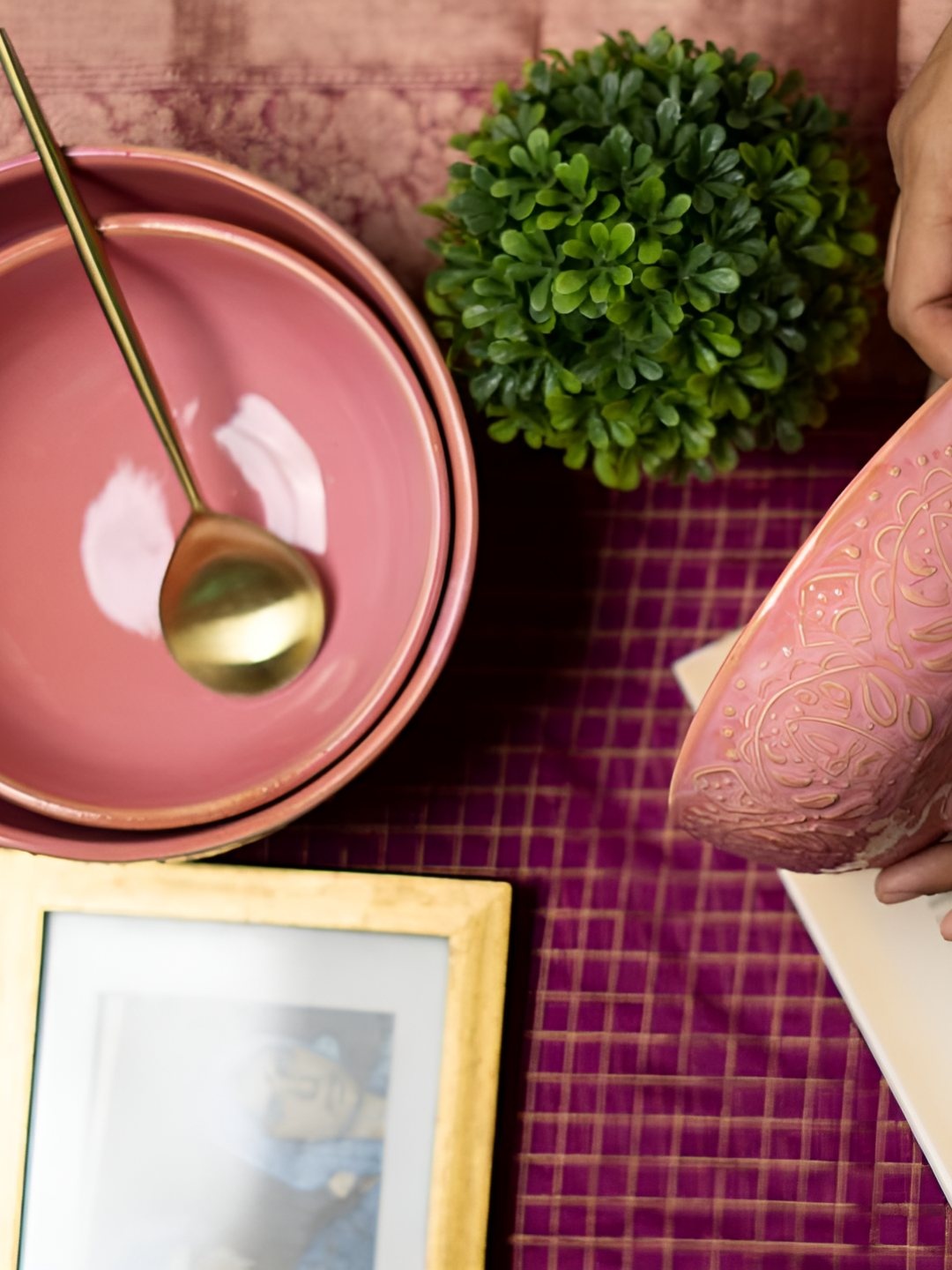 

AMALAFIEE CERAMICS Pink Textured Ceramic Microwave Safe Serving Bowl