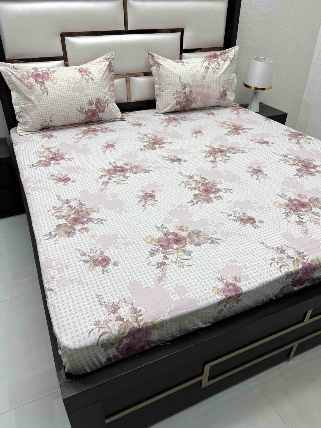 

Pure Decor Velar Fur Sib Maroon & Pink Printed Cotton King Bedsheet With 2 Pillow Covers