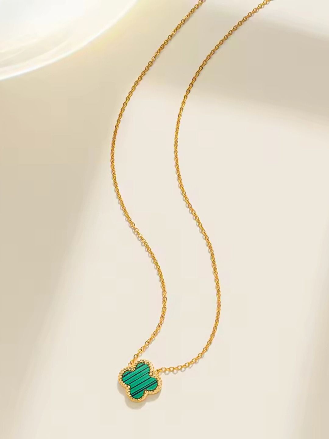 

SALVE Gold-Plated Floral Pendants with Chains