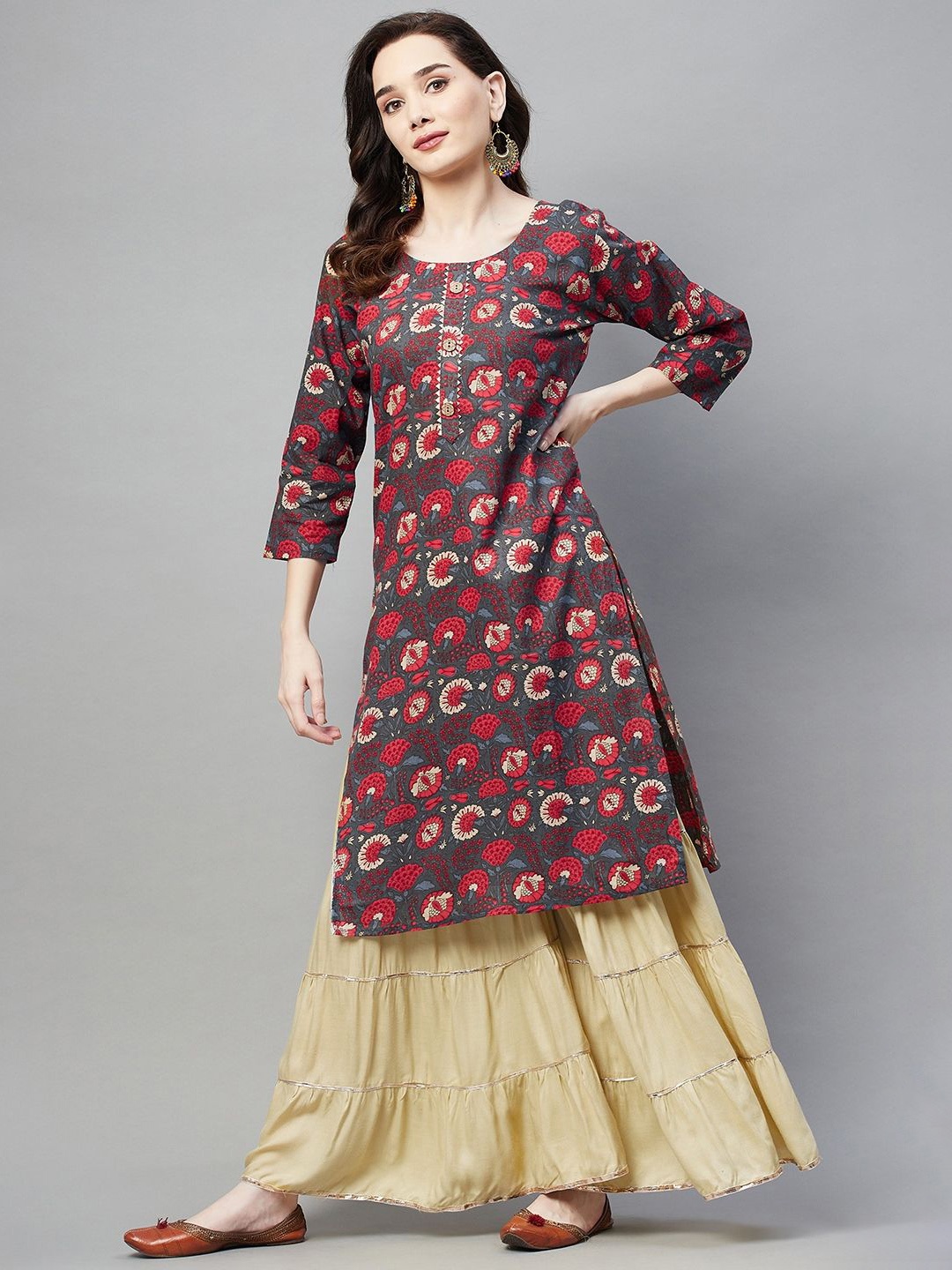 

BAESD Floral Printed Round Neck Gotta Patti Straight Kurta, Grey