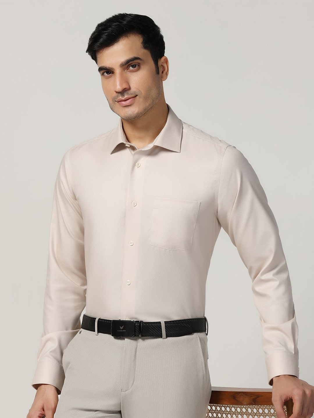 

Blackberrys Men Textured Formal Slim Fit Wrinkle-Resistant Shirt, Cream