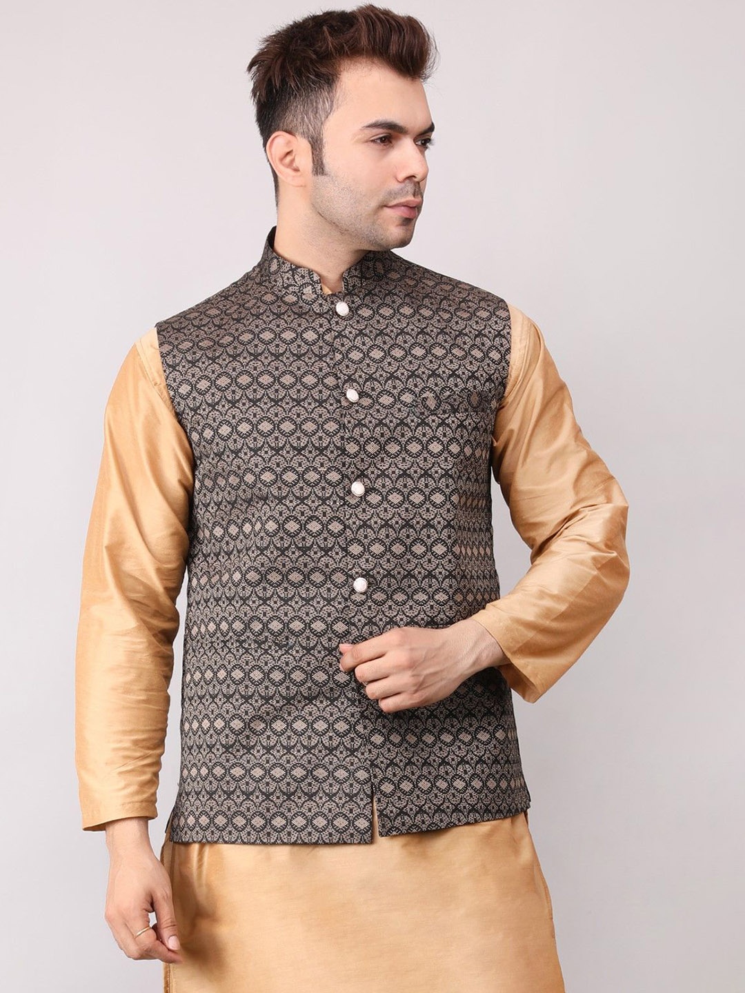 

Voniry Men Embroidered Nehru Jackets, Black