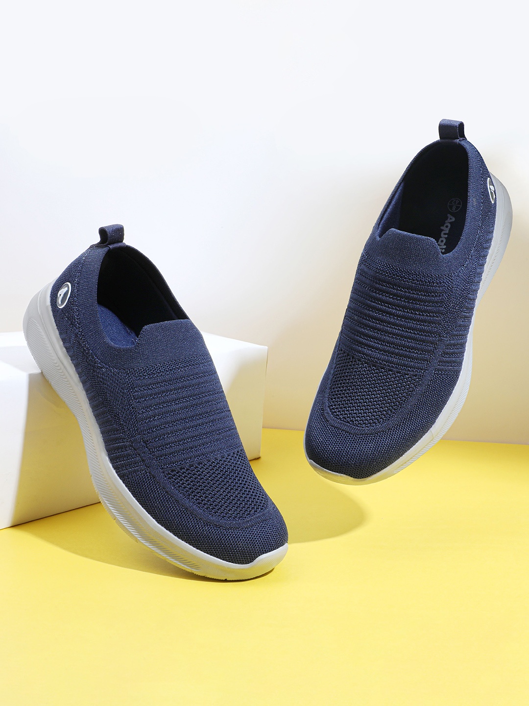 

Aqualite Men Textured Slip-On Sneakers, Navy blue