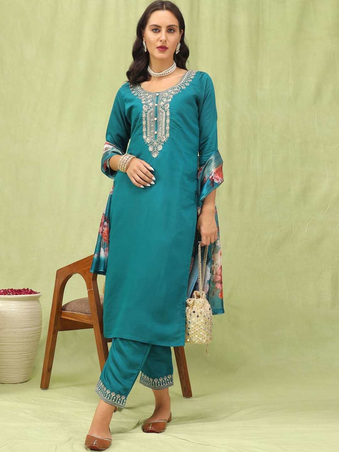 

VredeVogel Floral Yoke Design Thread Work Straight Kurta with Trousers & Dupatta, Green