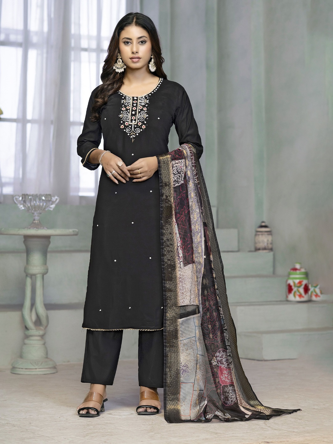 

MANVAA Women Printed Straight Kurta Set With Trousers & Dupatta, Black