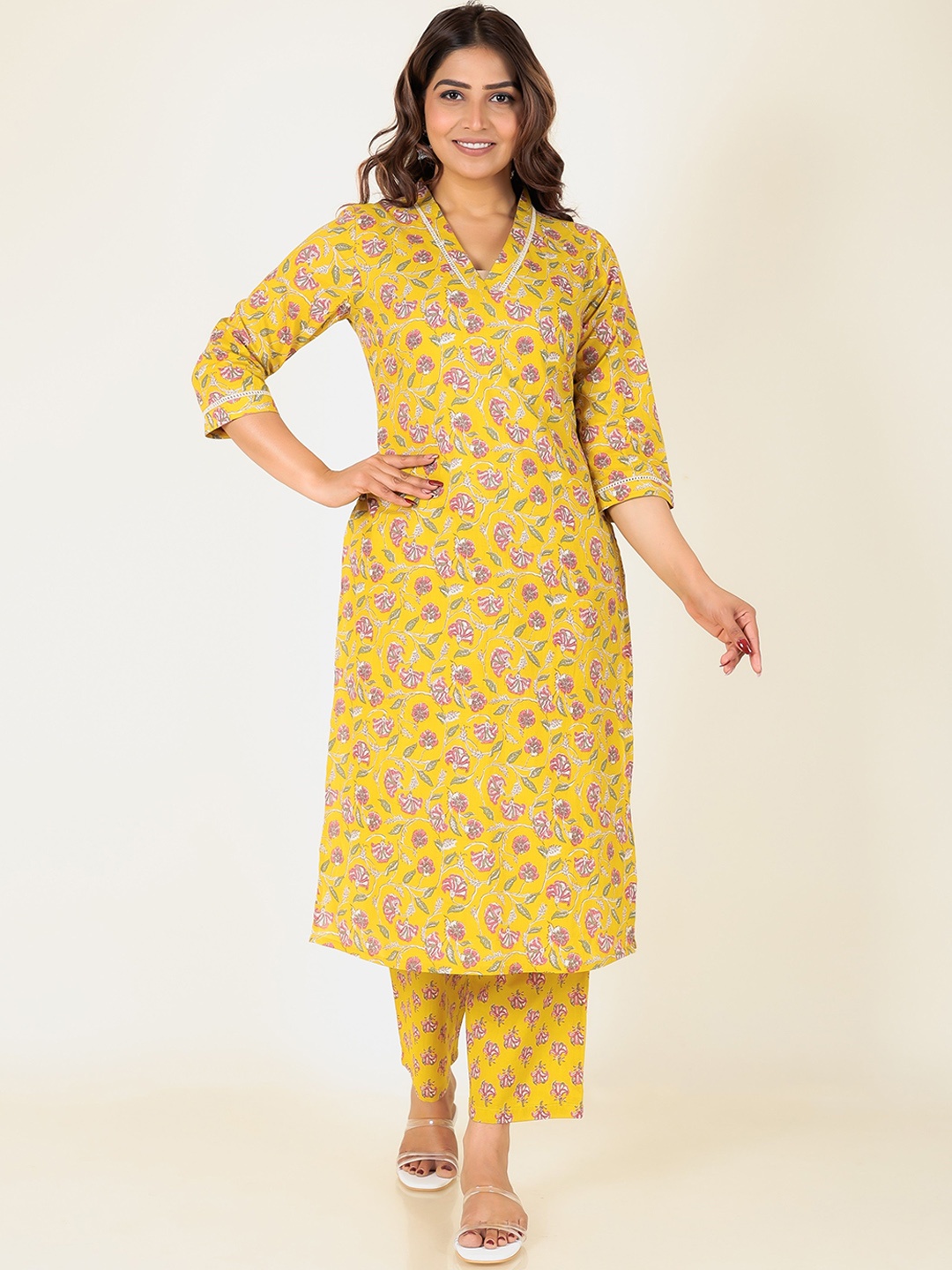 

Aramya Floral Printed V-neck Pure Cotton Straight Kurta with Trouser, Yellow