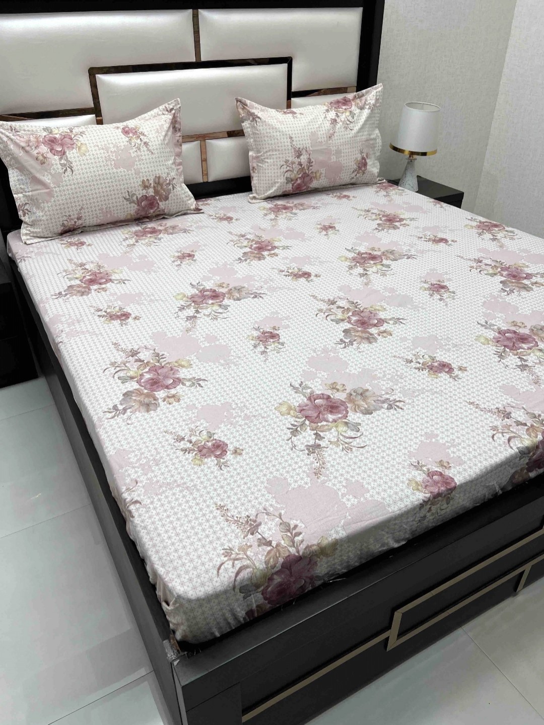 

Pure Decor Maroon & White Floral Pure Cotton 350 TC King Bedsheet with 2 Pillow Covers