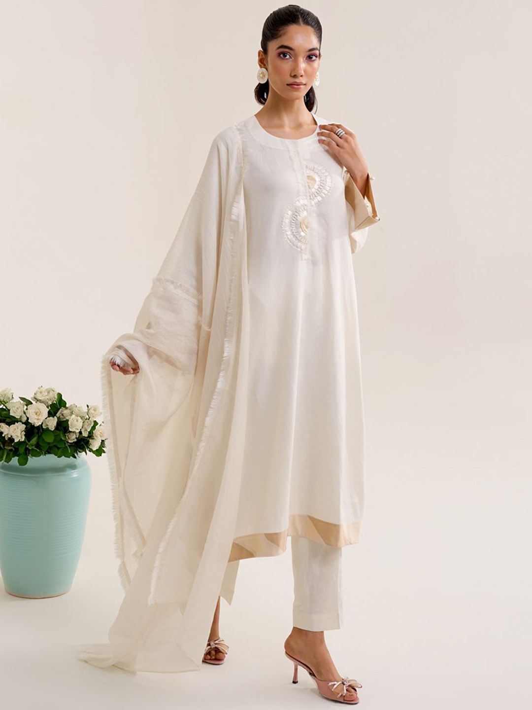 

Siyona by Ankurita Floral Embroidered Sequinned Linen Kurta With Trousers & Dupatta, Off white