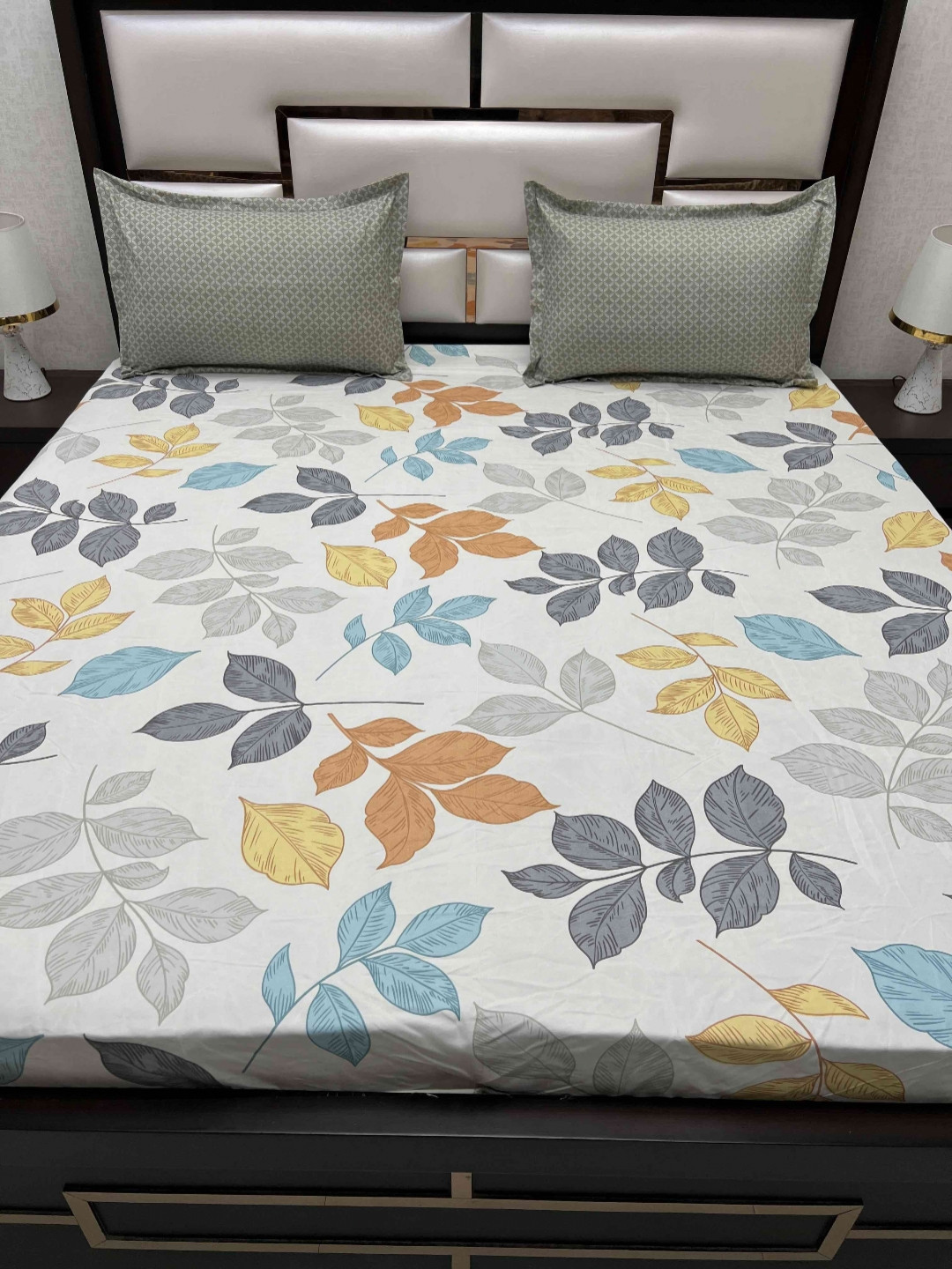 

Pure Decor Manor White Floral Printed Microfiber 300 TC King Bedsheet & 2 Pillow Covers