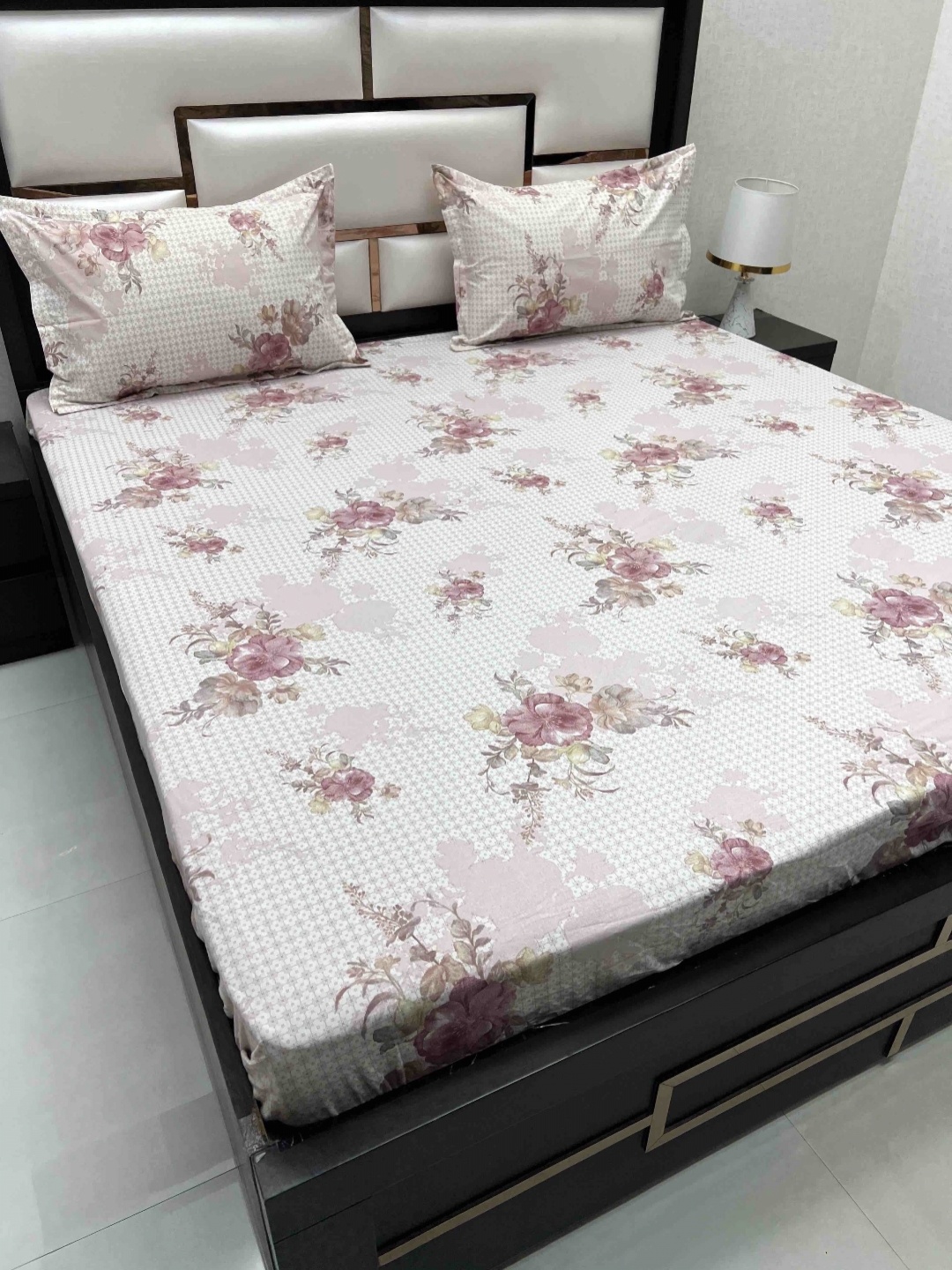 

Pure Decor Velar Fur Sib White Floral 300 TC Pure Cotton King Bedsheet & 2 Pillow Covers
