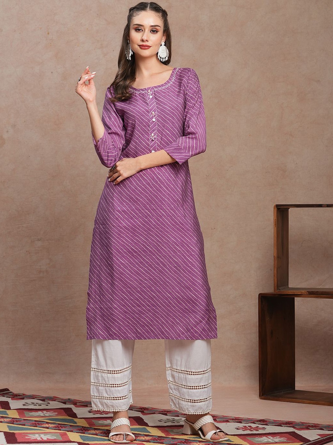 

FASHOR Leheriya Printed Sequinned Round Neck Straight Kurta, Purple