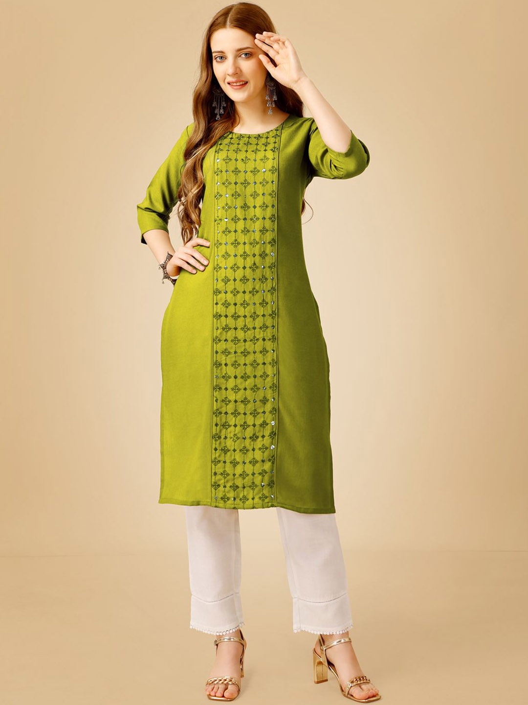 

KAYOMMI Ethnic Motifs Regular Thread Work Straight Kurta with Churidar, Green