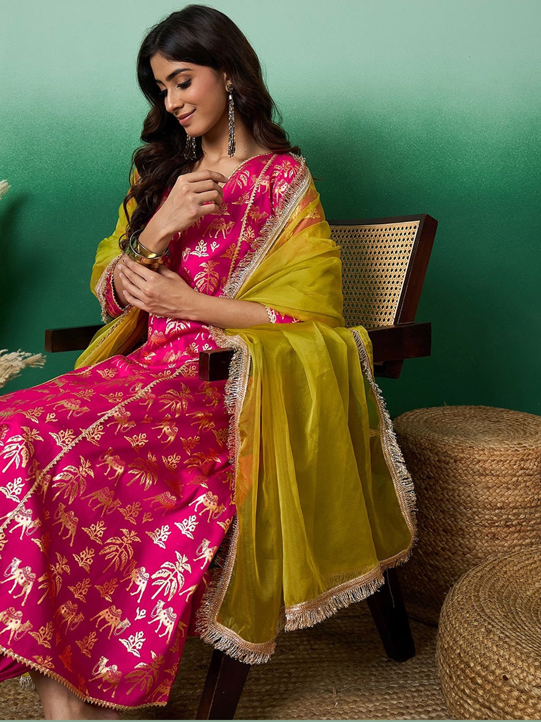 

Sangria Printed Straight Kurta & Salwar With Dupatta, Fuchsia
