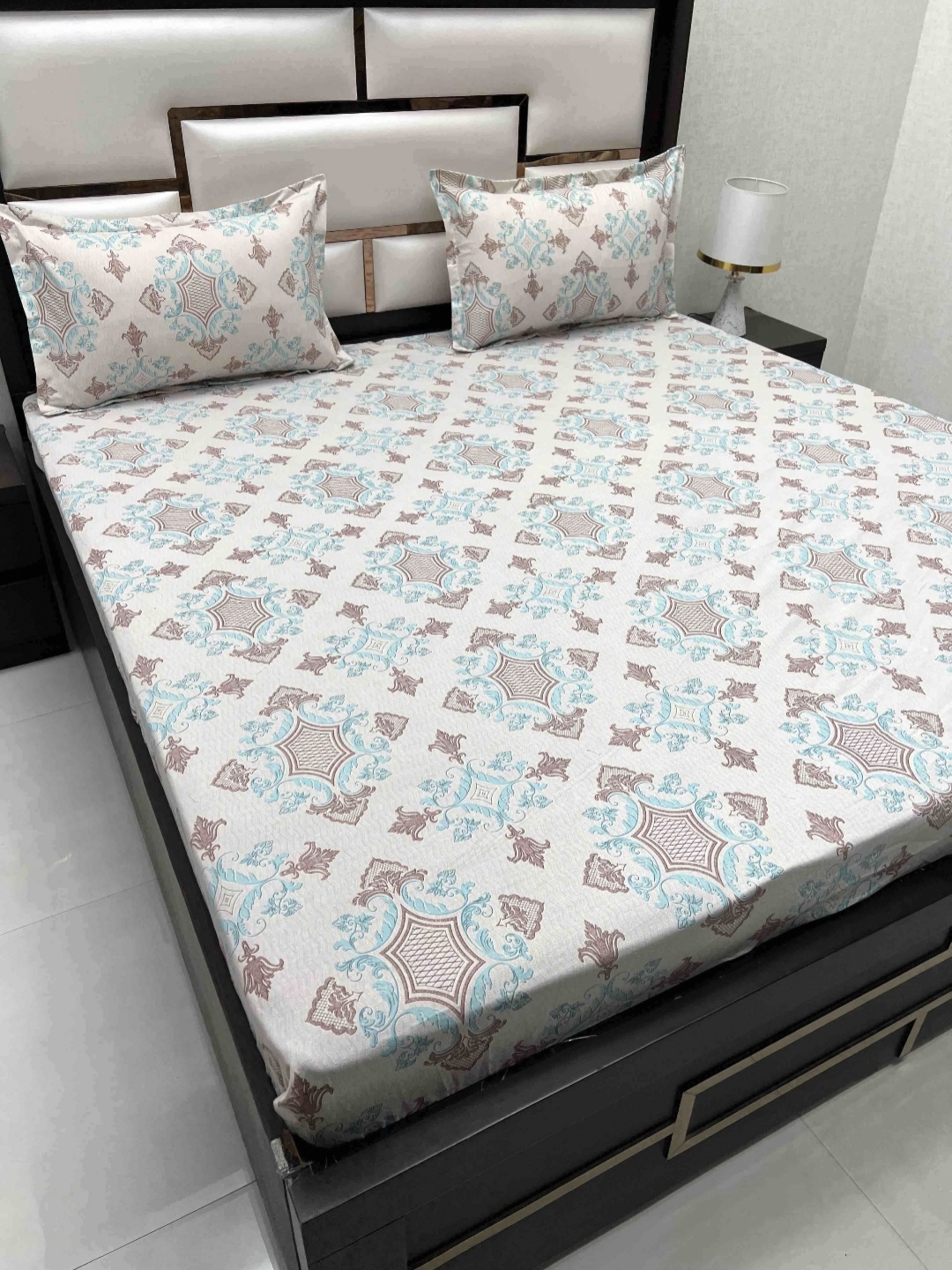 

Pure Decor White Ethnic Motifs Printed Pure Cotton 300 TC King Bedsheet & 2 Pillow Covers