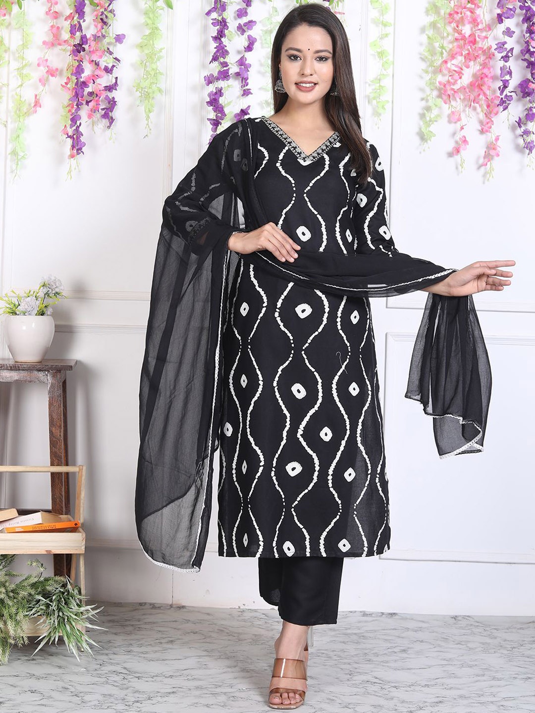 

Veshviti Printed Sequinned Straight Kurta with Trousers & With Dupatta, Black