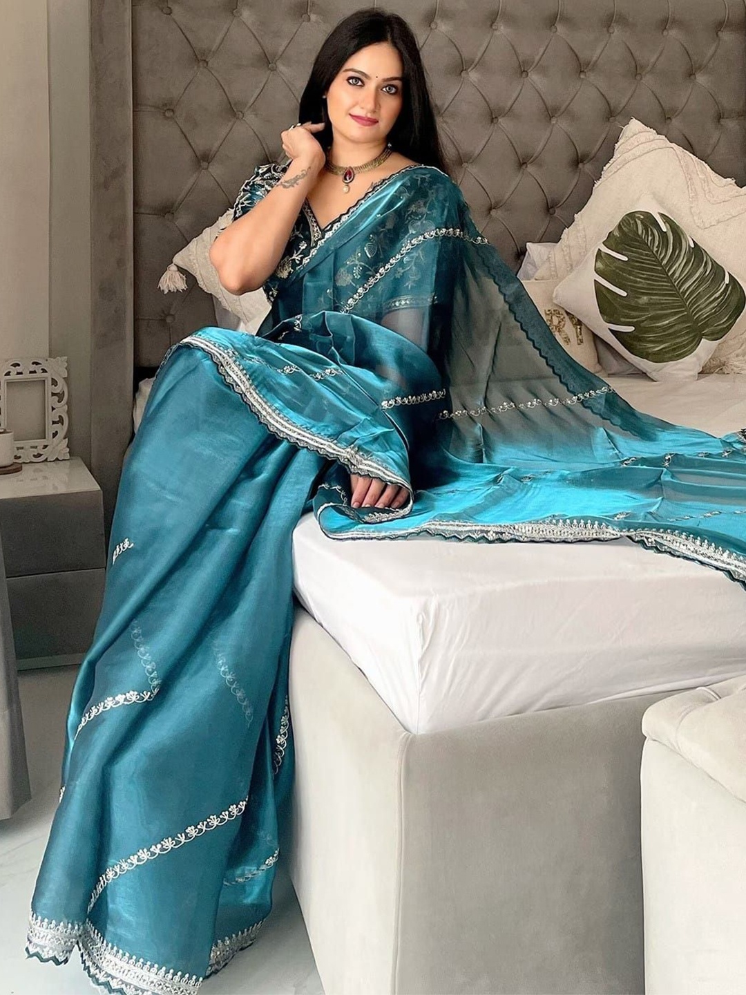 

Celeb Styles Ethnic Motifs Sequinned Pure Silk Saree, Teal