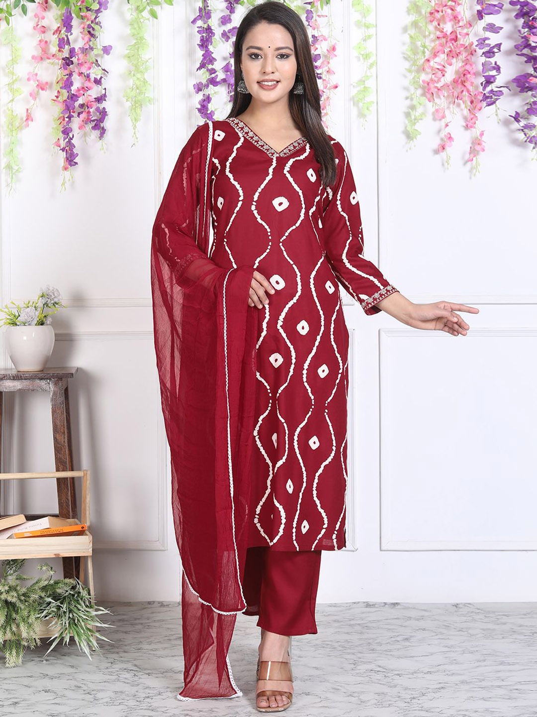 

Veshviti Printed Sequinned Straight Kurta with Trousers & With Dupatta, Maroon