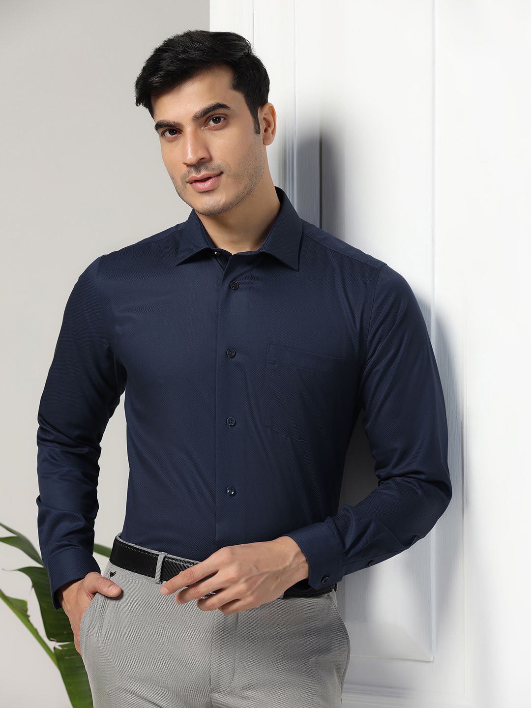 

Blackberrys Men'S Navy Textured Formal Slim Fit Wrinkle-Resistant Shirt, Navy blue