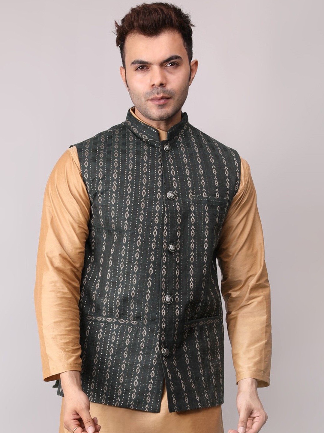 

Voniry Men Embroidered Nehru Jacket, Green