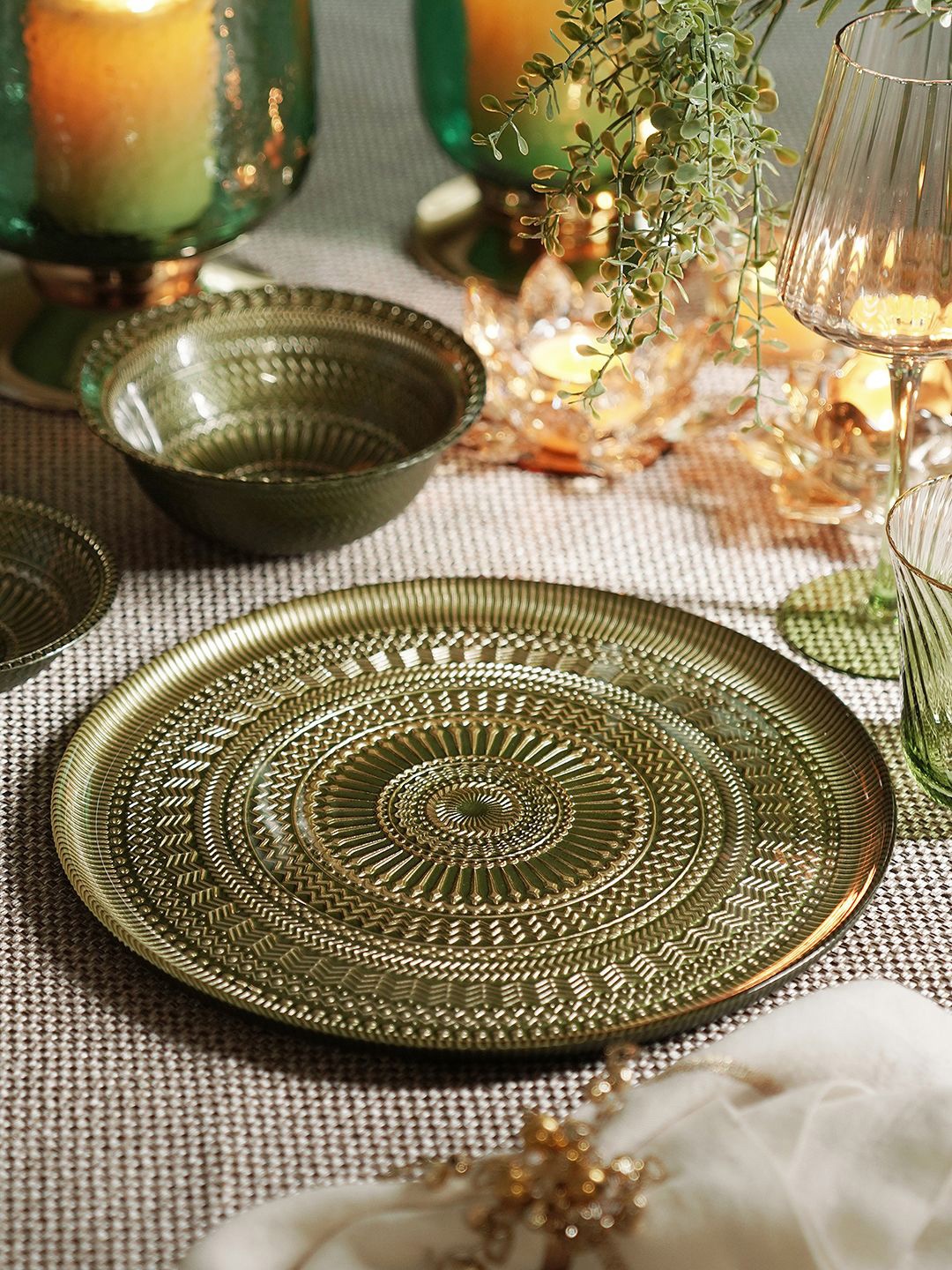 

Pure Home and Living Green 2 Pieces Textured Glass Dinner Plate Set