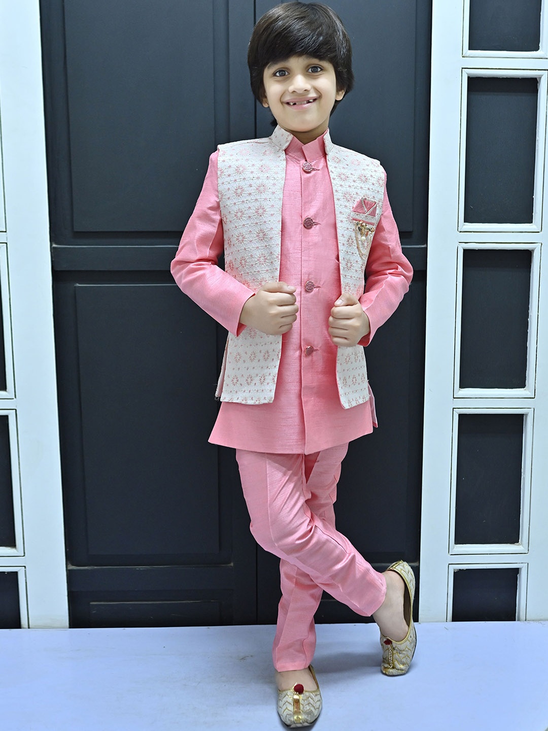 

BT DEZINES Boys Embroidered Sherwani Set, Pink