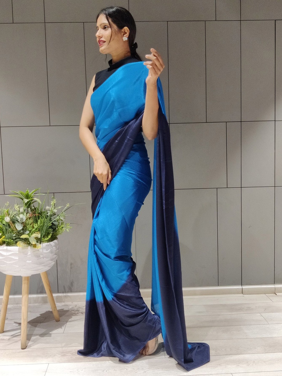 

Sidhidata Ready To Wear Ombre Saree, Blue