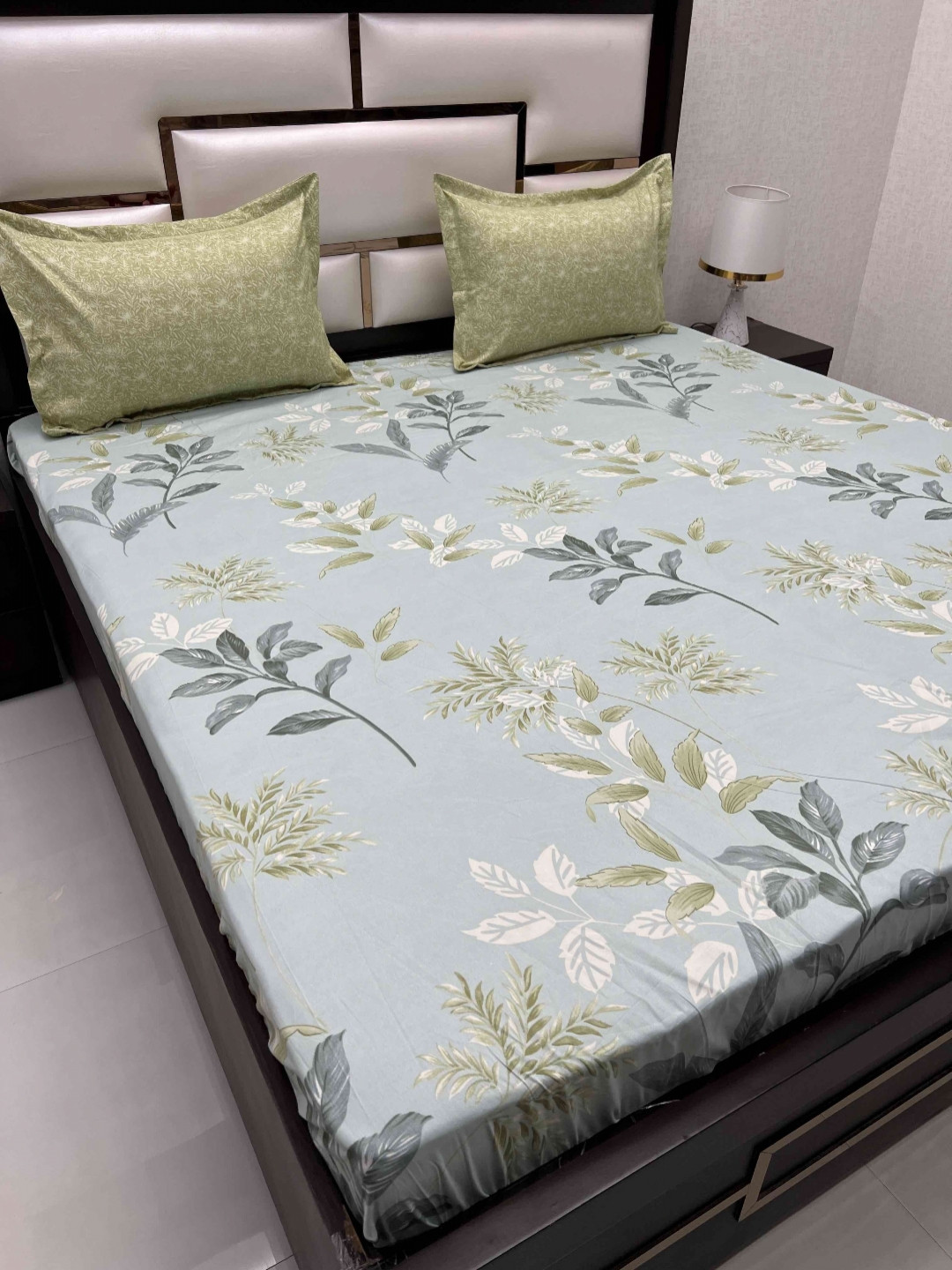 

Pure Decor Leisure Fur Green & White Printed 230 TC Microfiber Super King Bedsheet Set