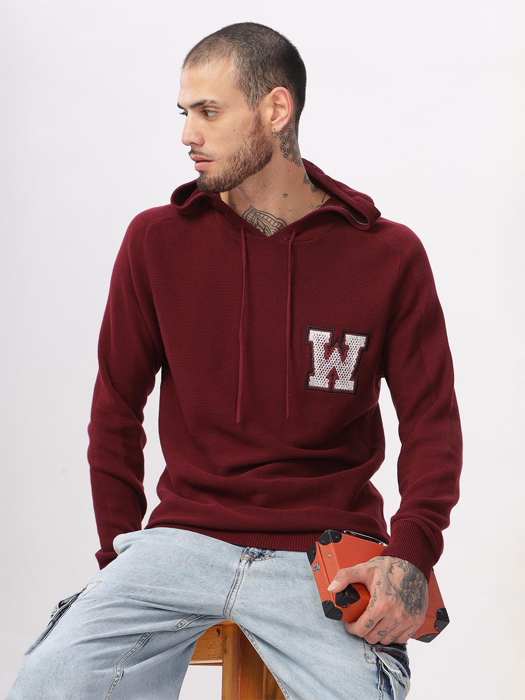 

WROGN Men Embroidered Hooded Sweater, Maroon