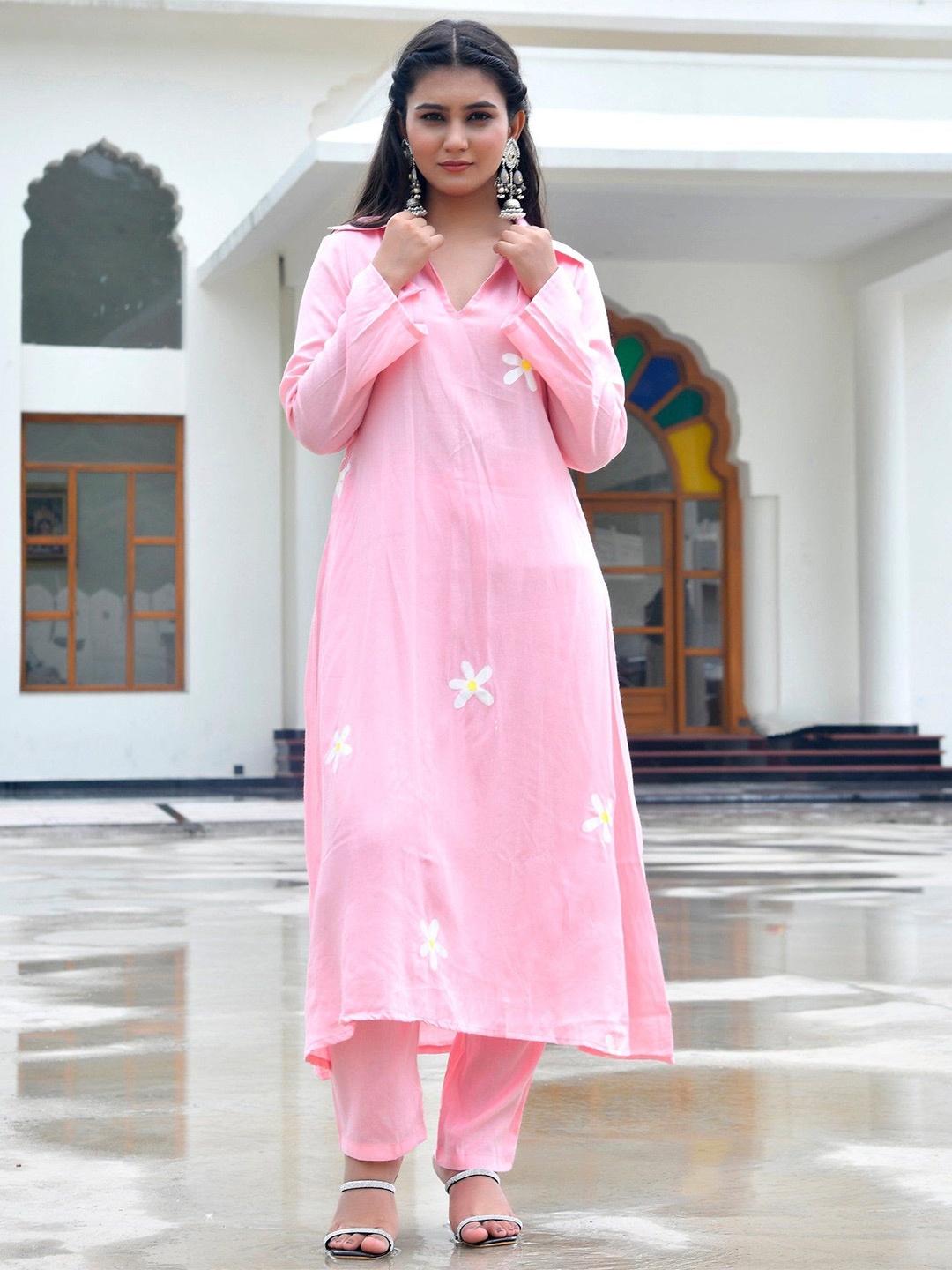 

Thread & Button Floral Embroidered Regular Thread Work Pure Cotton Kurta With Trousers, Pink