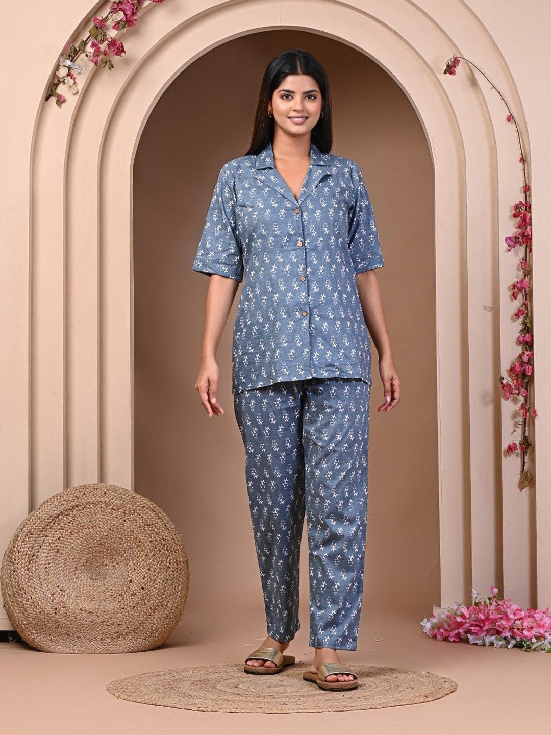 

Futra Gabha Women Floral Printed Cotton Collar Shirt With Trousers Co-Ords, Blue