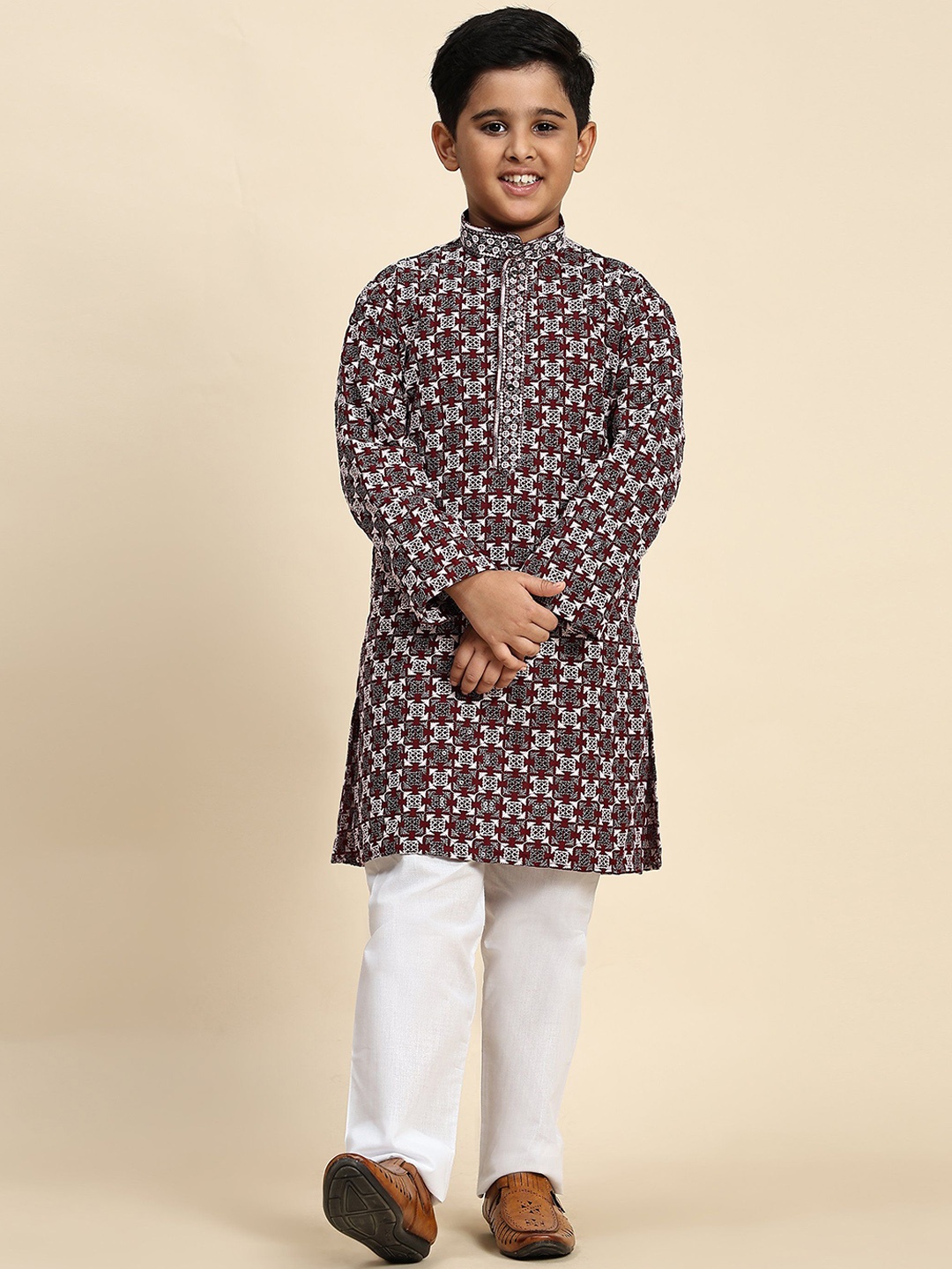 

Pro-Ethic STYLE DEVELOPER Boys Ethnic Motifs Thread Work Pure Cotton Kurta with Pyjama, Maroon