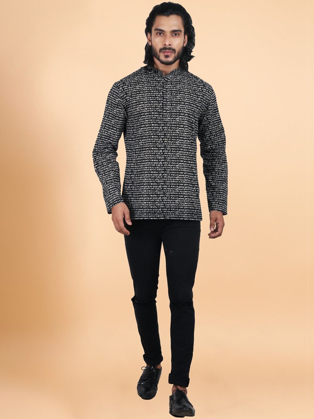 

ETHNIC FACTORY Typography Printed Mandarin Collar Cotton Straight Short Kurta, Black