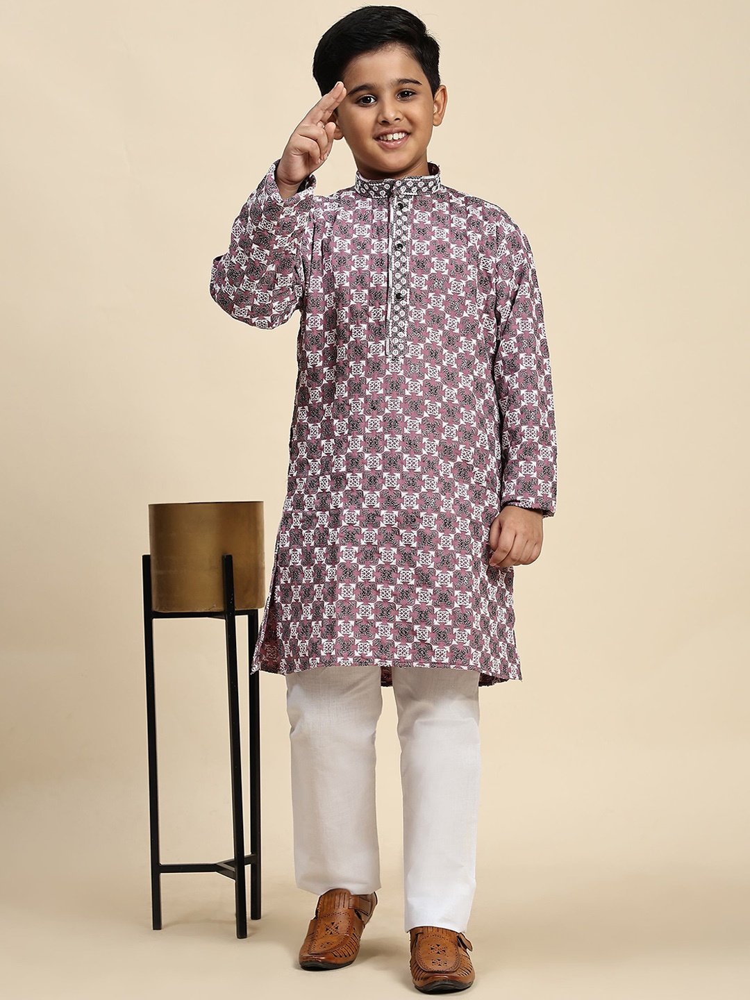 

Pro-Ethic STYLE DEVELOPER Boys Ethnic Motifs Thread Work Pure Cotton Kurta with Pyjama, Pink