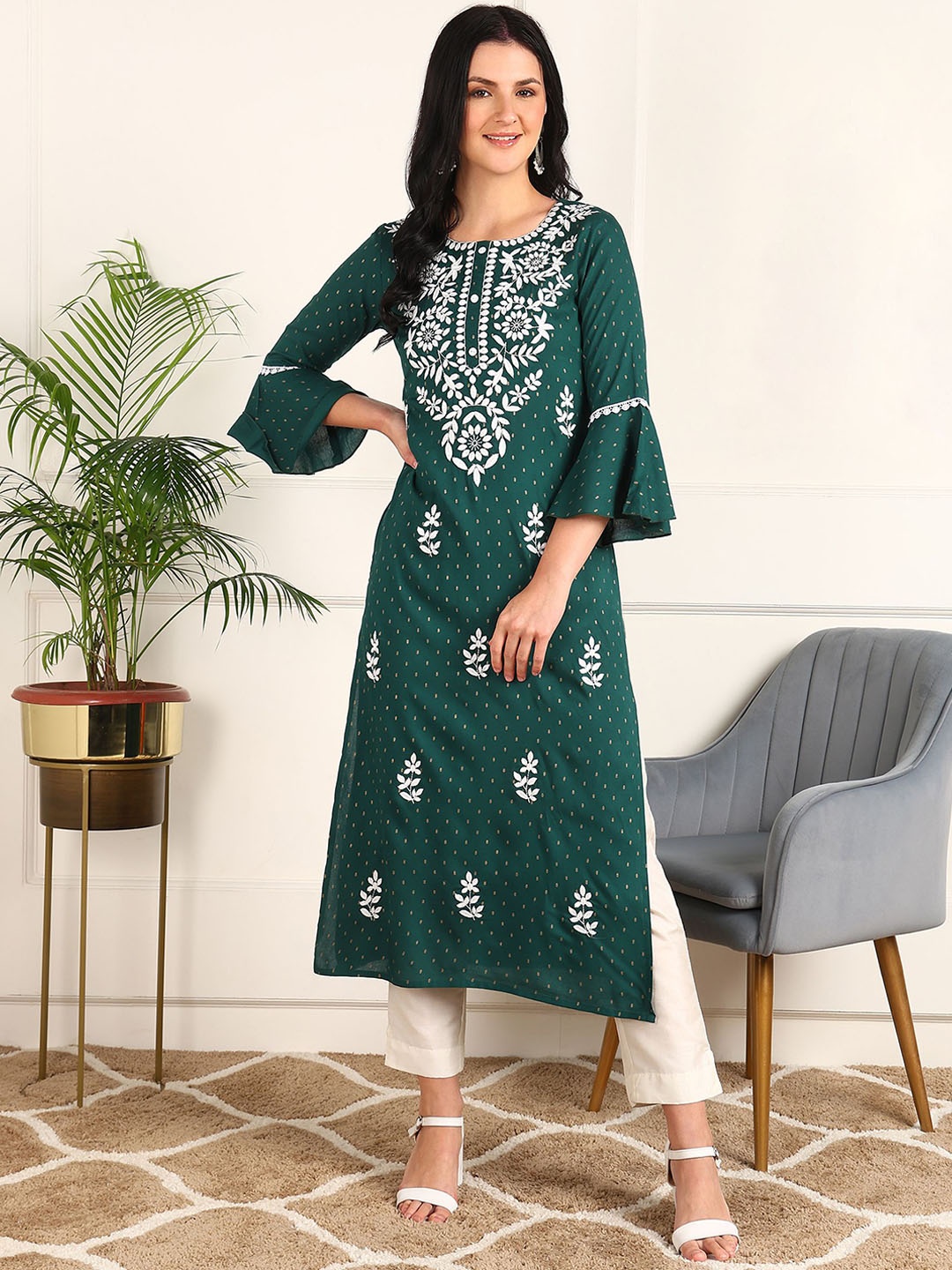 

Kapad Dwar Ethnic Motifs Embroidered Thread Work Straight Kurta, Green