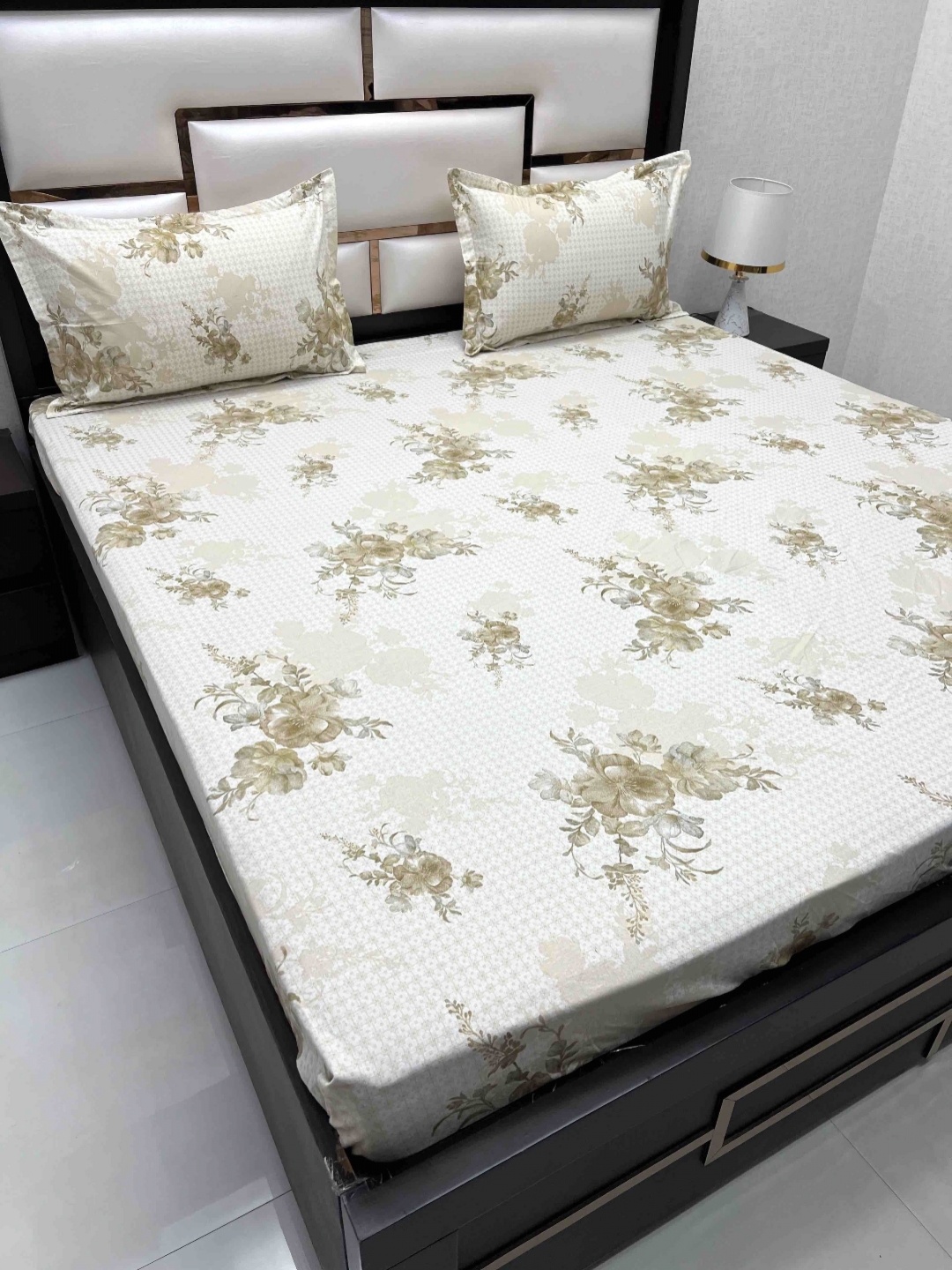 

Pure Decor Ruby Brown & White Printed 350 TC Pure Cotton Fitted Super King Bedsheet Set