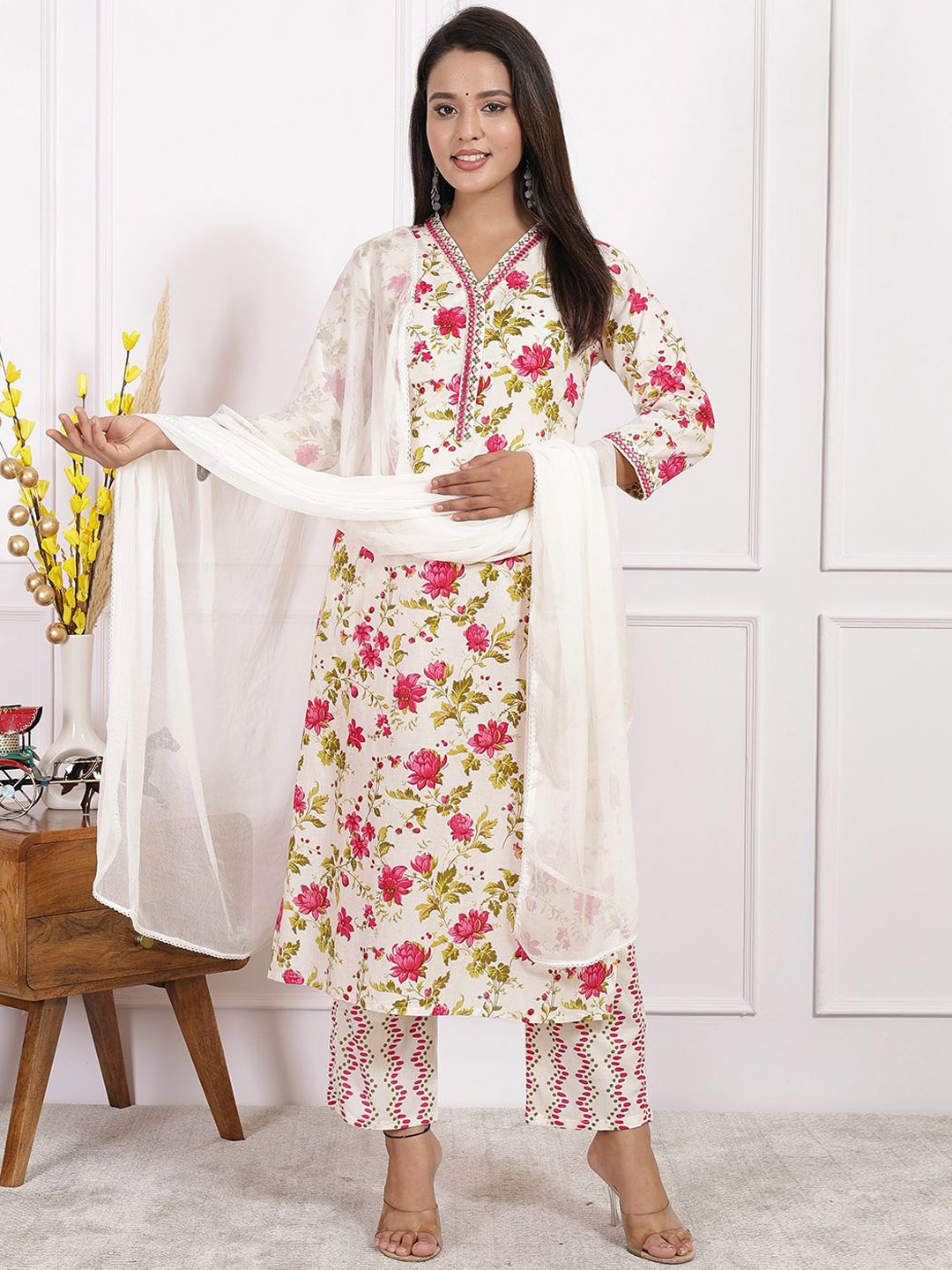 

Veshviti Floral Printed Mirror Work Straight Kurta with Trousers & With Dupatta, Pink