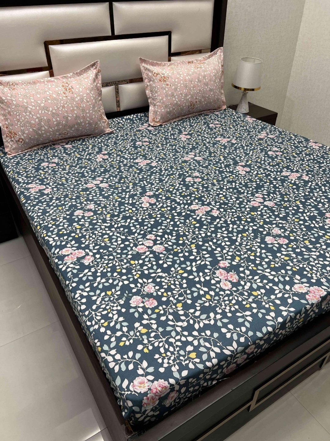 

Pure Decor Leisure Fur Blue Floral Printed 200 TC King Bedsheet With 2 Pillow Covers