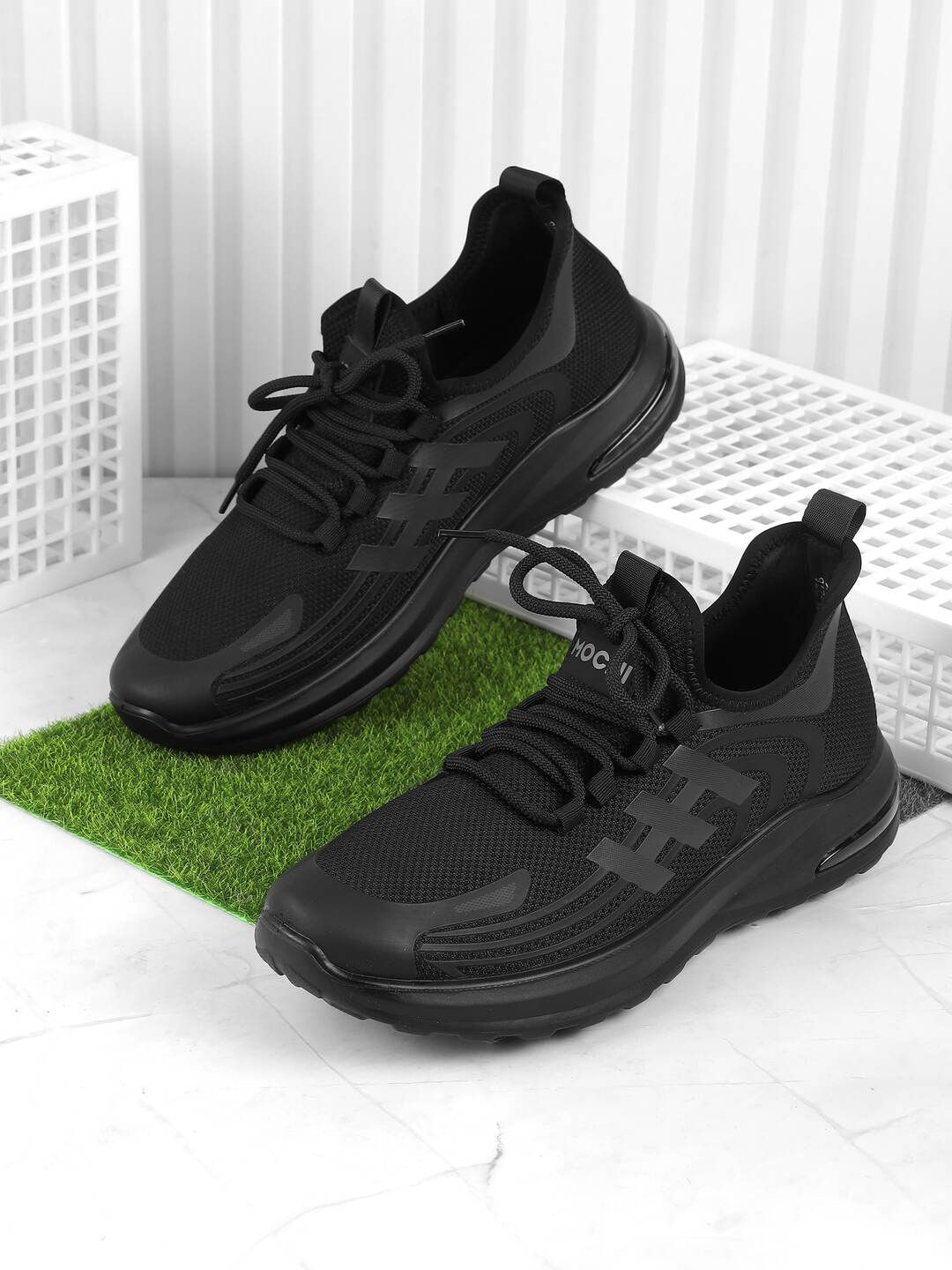 

Mochi Men Textured Round Toe Sneakers, Black