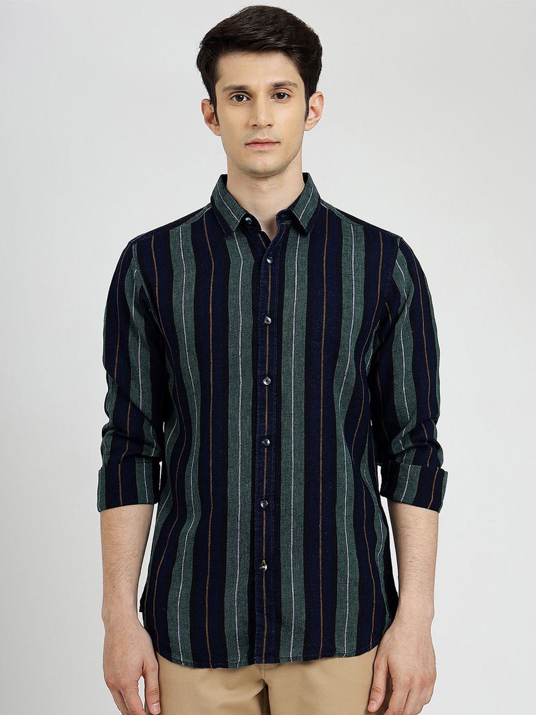 

JADE BLUE Men Spread Collar Vertical Striped Cotton Slim Fit Casual Shirt, Navy blue
