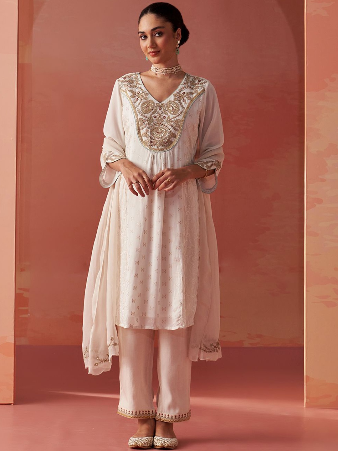 

Lakshita Floral Embroidered Sequinned Straight Kurta With Trousers, Off white