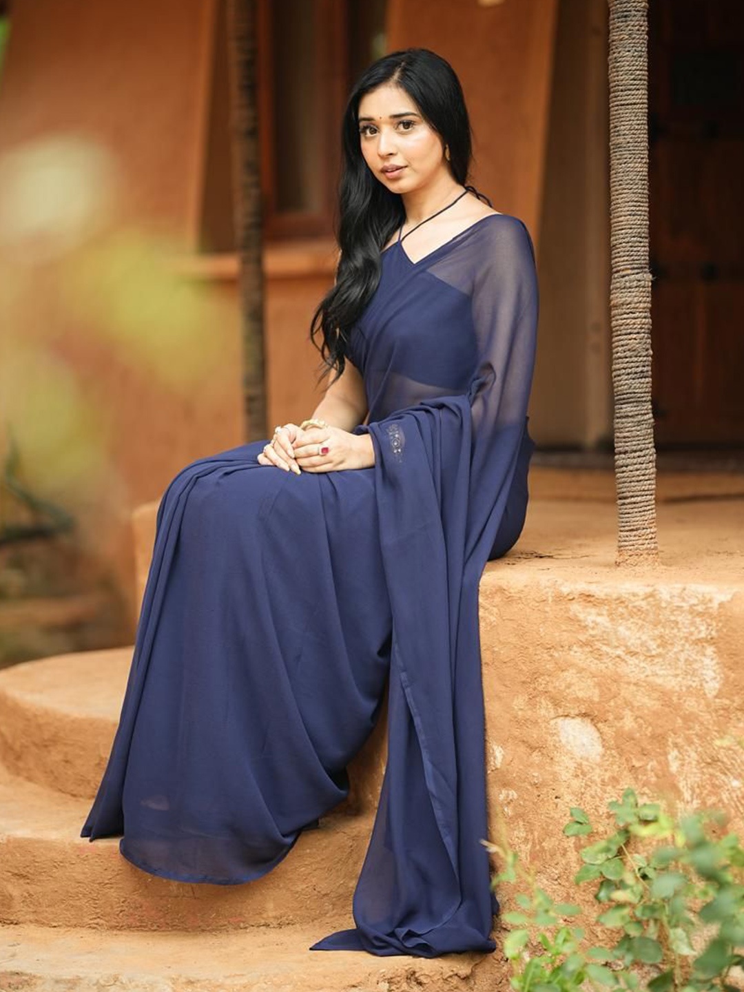 

Sidhidata Pure Georgette Solid Saree, Navy blue