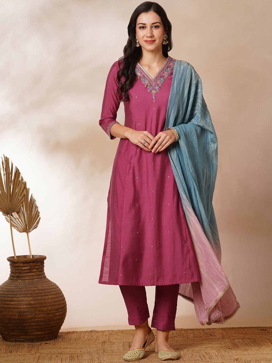

KAMI KUBI Floral Embroidered Straight Kurta With Trousers & Dupatta, Pink