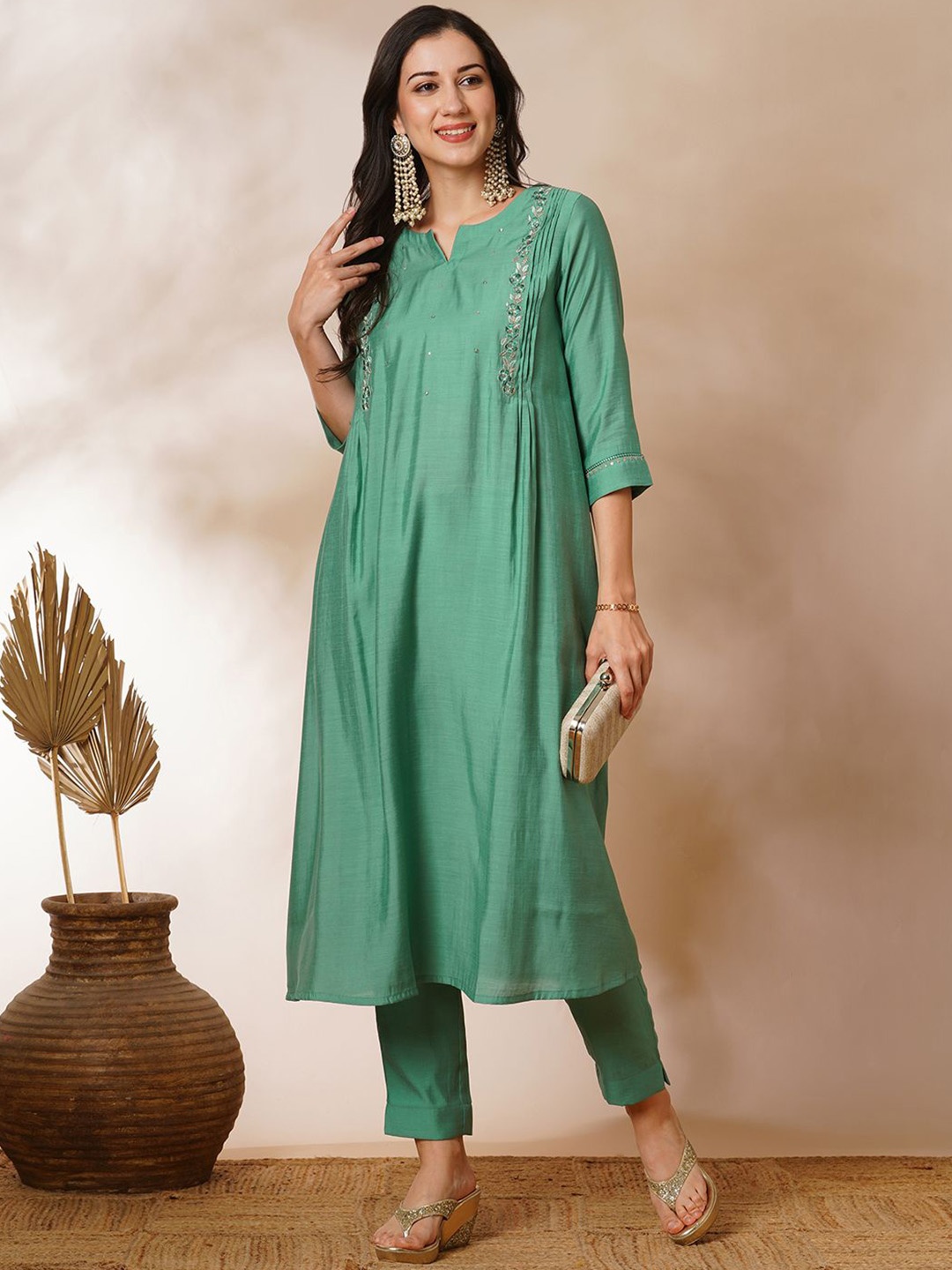 

KAMI KUBI Floral Embroidered Notch Neck A-Line Kurta With Trousers, Green